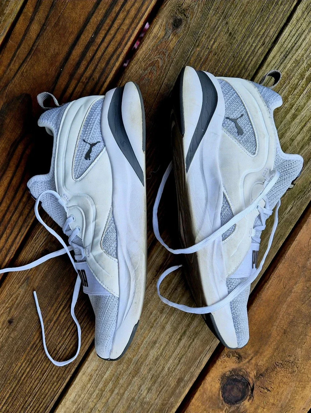 Puma Men’s White and Light Gray Knit Athletic Sneakers Size 11 1/2